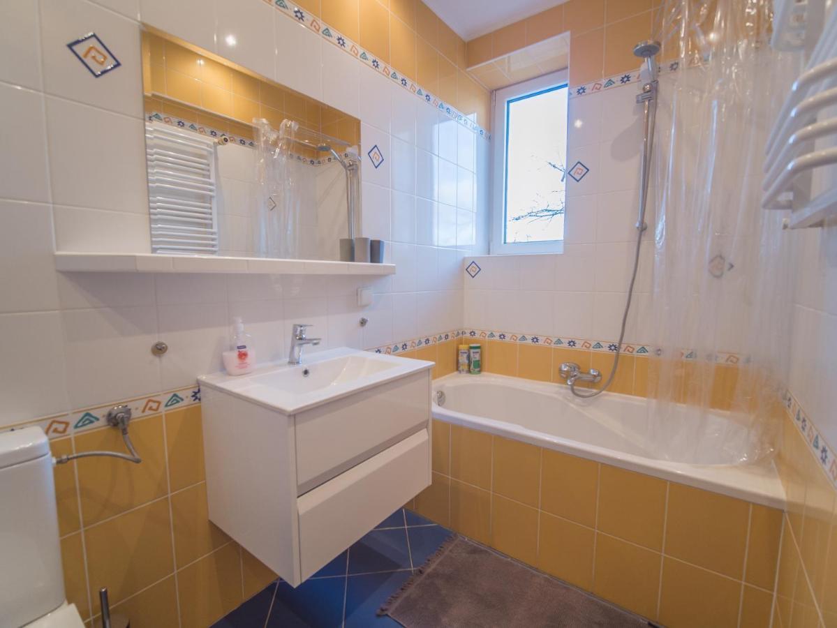 Krosna Street Apartament غدانسك المظهر الخارجي الصورة
